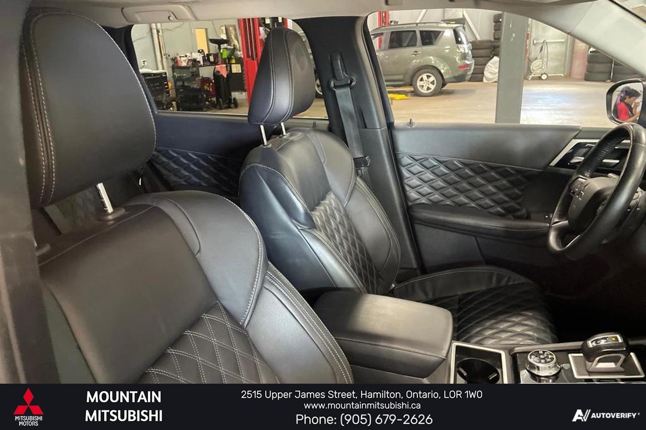 2023 Mitsubishi Outlander PHEV SEL S-AWC Photo