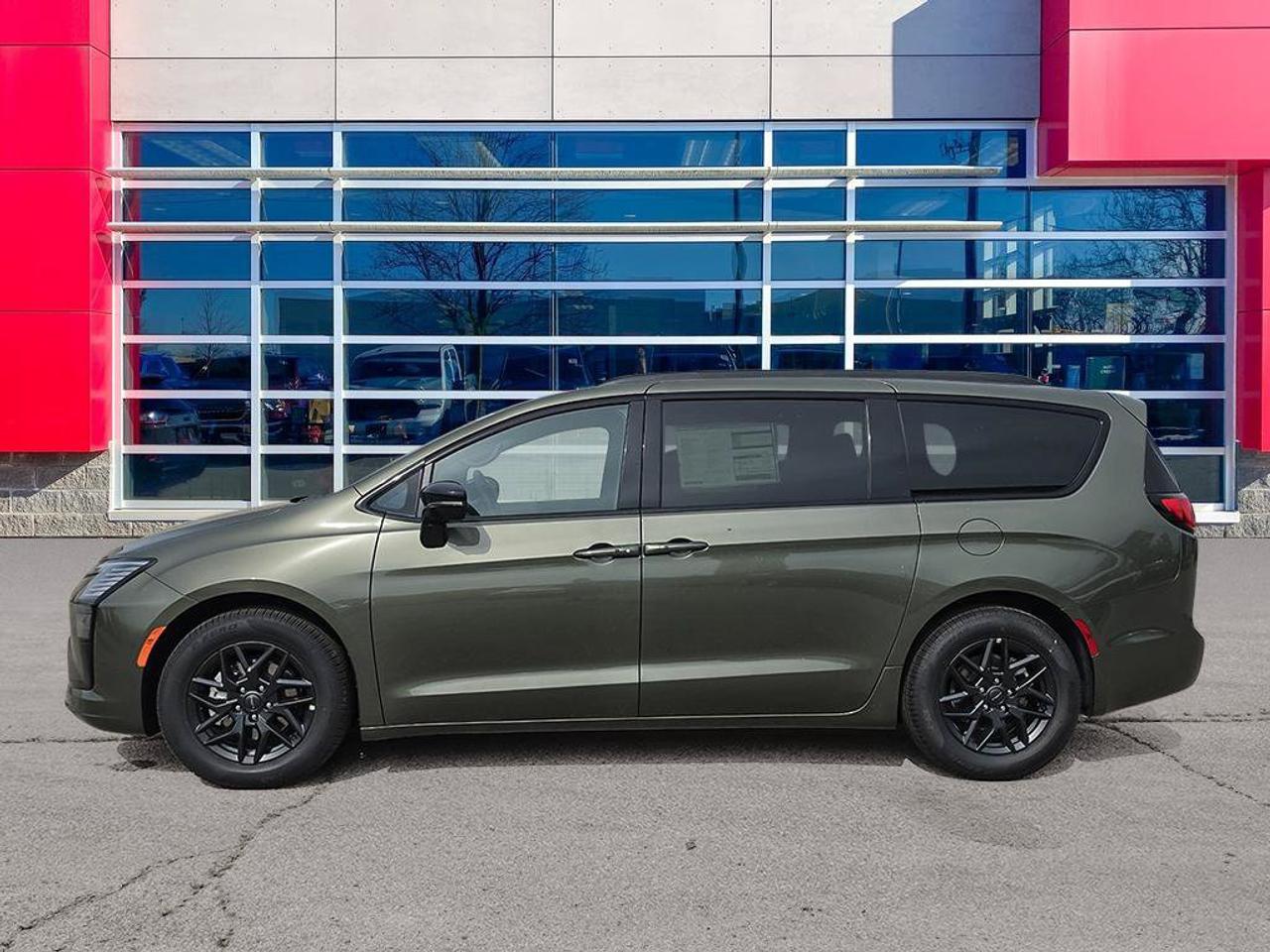 2027 Chrysler Pacifica Select | V6 | Leather Seats |Remote start | Photo5