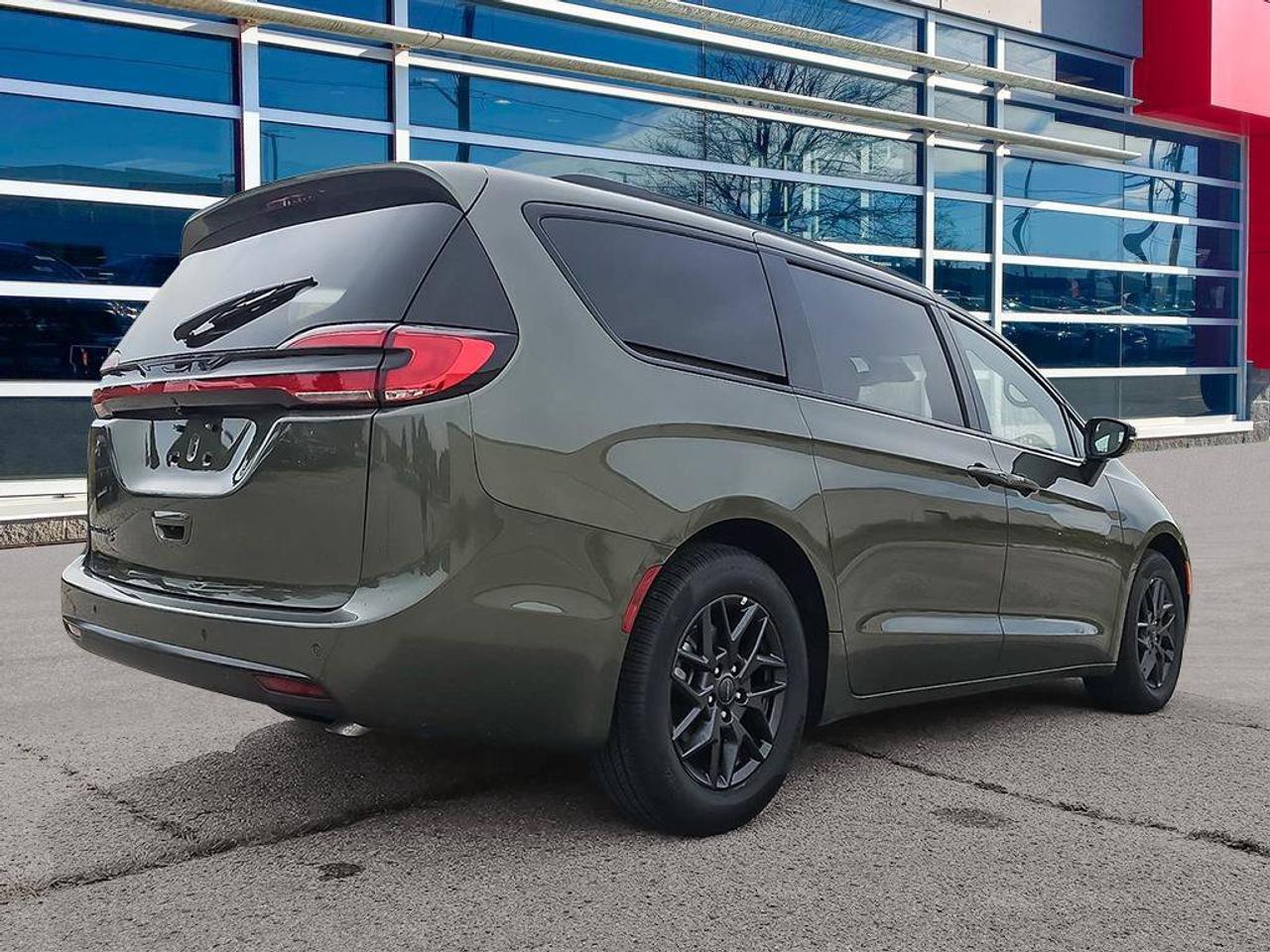2027 Chrysler Pacifica Select | V6 | Leather Seats |Remote start | Photo