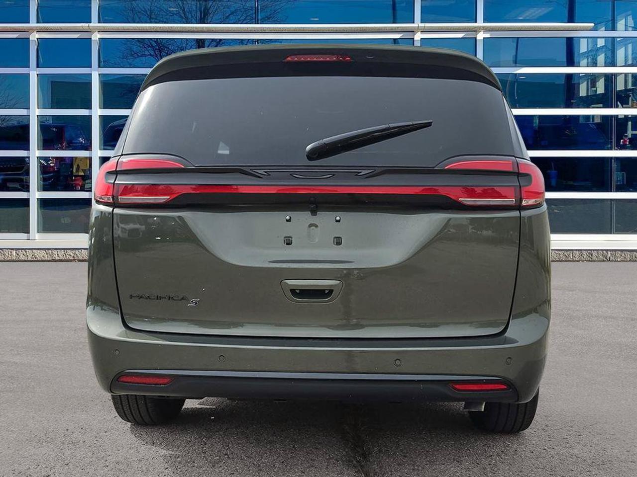 2027 Chrysler Pacifica Select | V6 | Leather Seats |Remote start | Photo