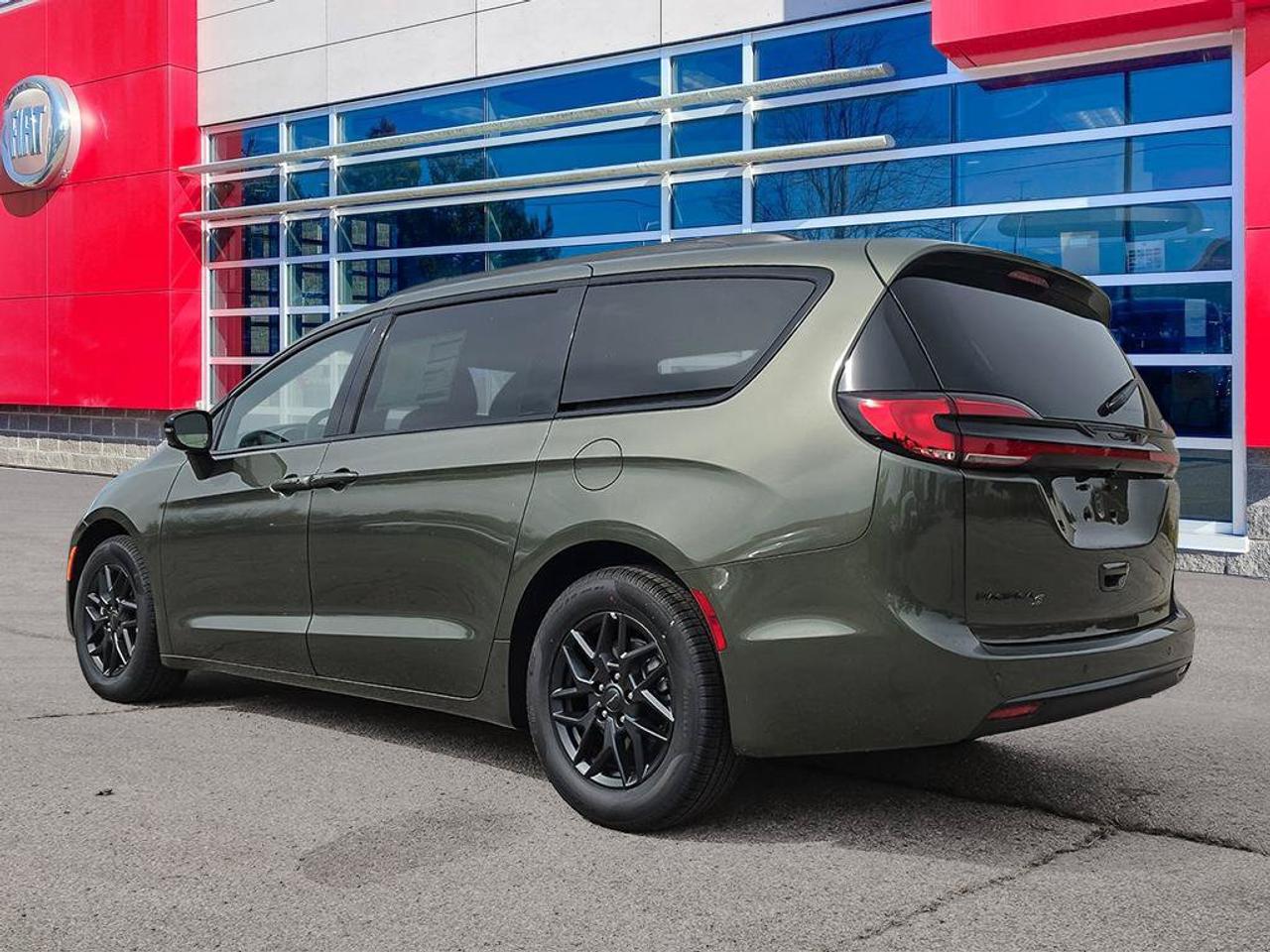 2027 Chrysler Pacifica Select | V6 | Leather Seats |Remote start | Photo