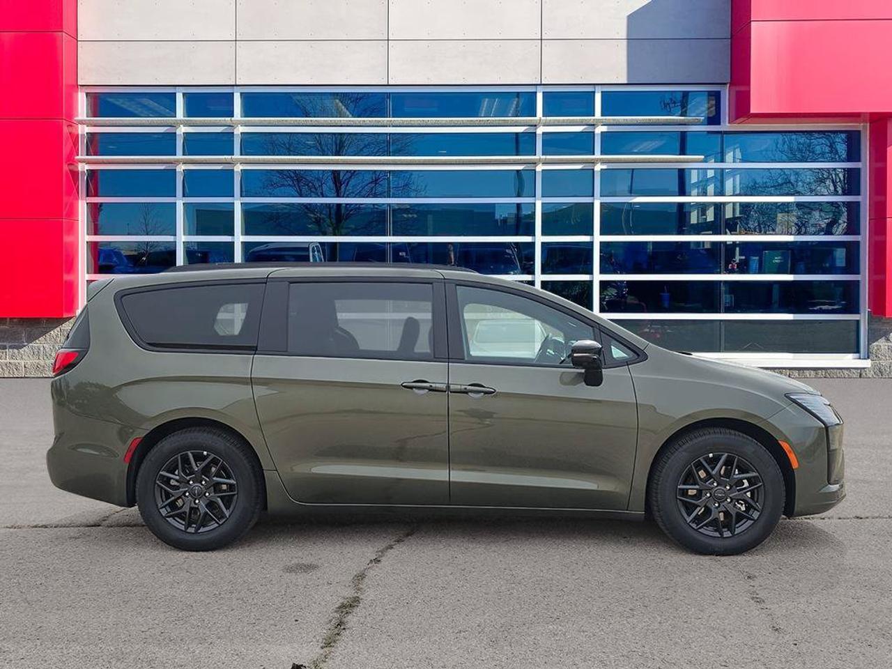 2027 Chrysler Pacifica Select | V6 | Leather Seats |Remote start | Photo