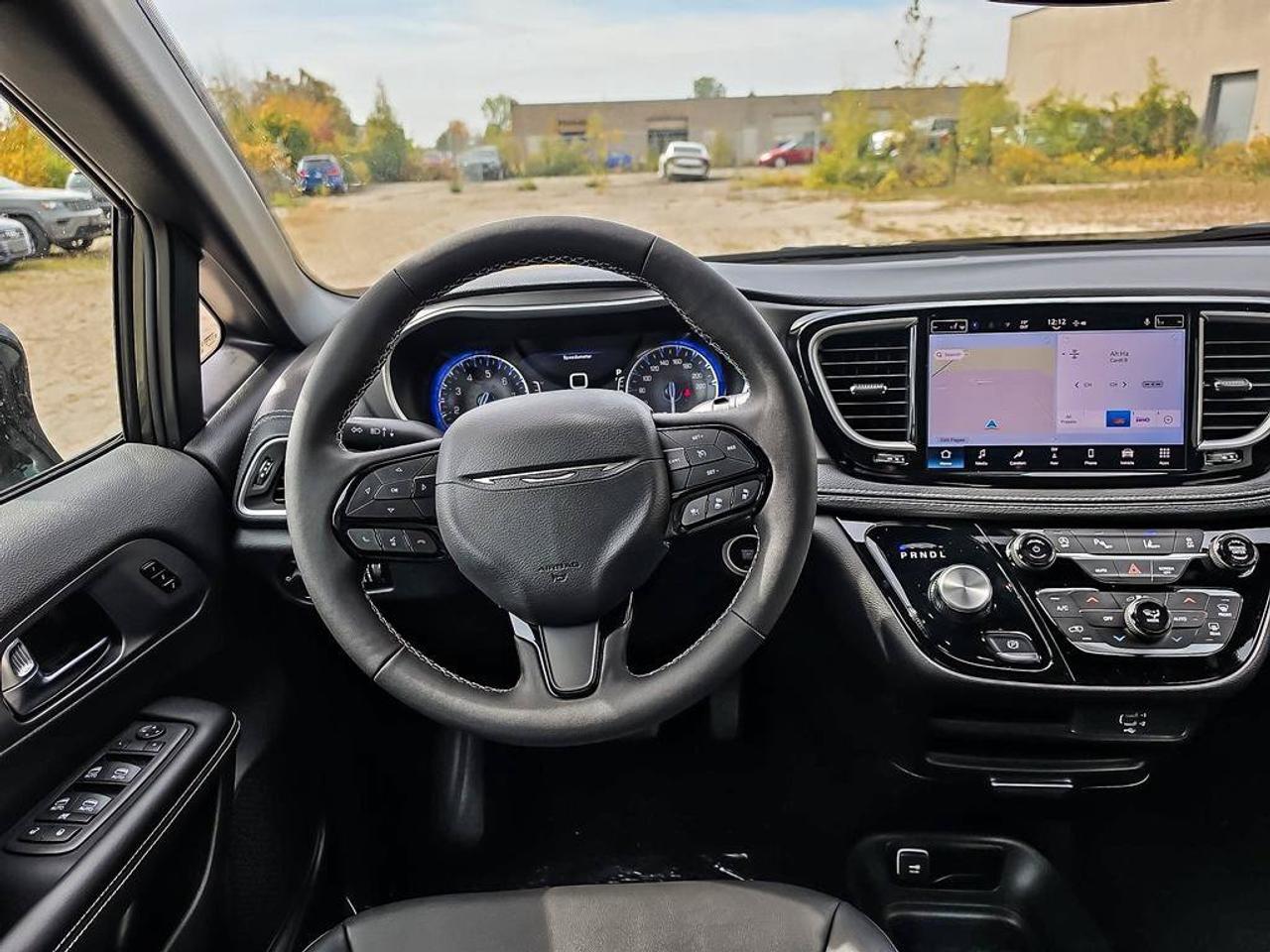 2027 Chrysler Pacifica Select | V6 | Leather Seats |Remote start | Photo