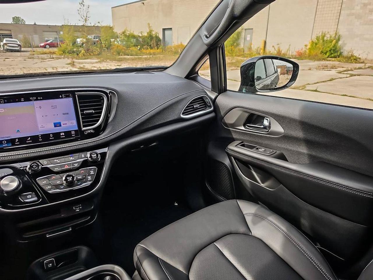 2027 Chrysler Pacifica Select | V6 | Leather Seats |Remote start | Photo