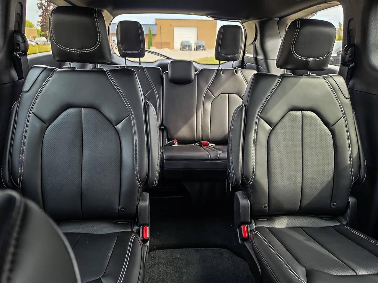 2027 Chrysler Pacifica Select | V6 | Leather Seats |Remote start | Photo