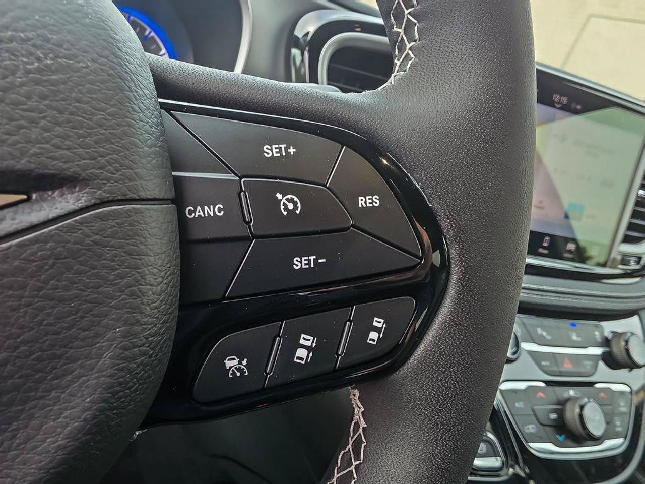 2027 Chrysler Pacifica Select | V6 | Leather Seats |Remote start | Photo
