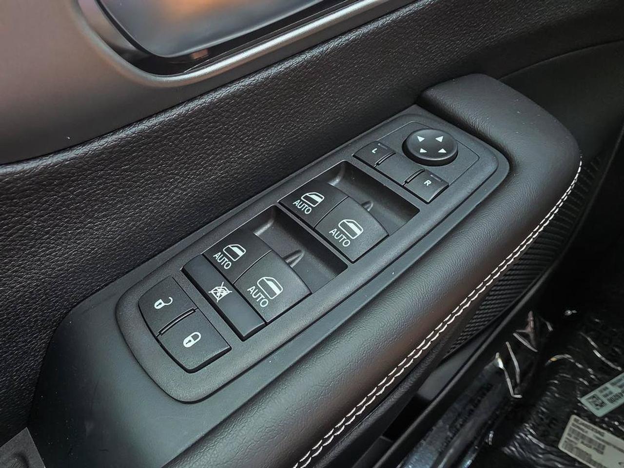2027 Chrysler Pacifica Select | V6 | Leather Seats |Remote start | Photo