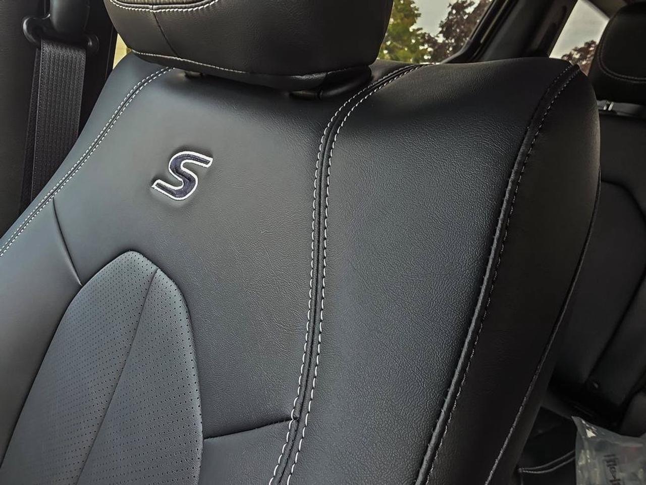 2027 Chrysler Pacifica Select | V6 | Leather Seats |Remote start | Photo