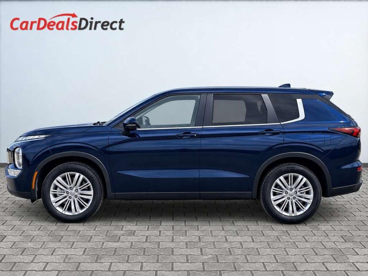 2024 Mitsubishi Outlander SE S-AWC   7-Passenger   Adaptive Cruise   Lane Keep Assist   Blind Spot Assist Photo2