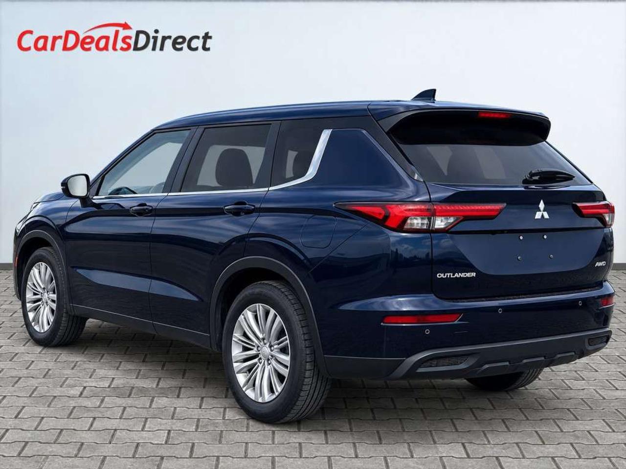 2024 Mitsubishi Outlander SE S-AWC   7-Passenger   Adaptive Cruise   Lane Keep Assist   Blind Spot Assist Photo