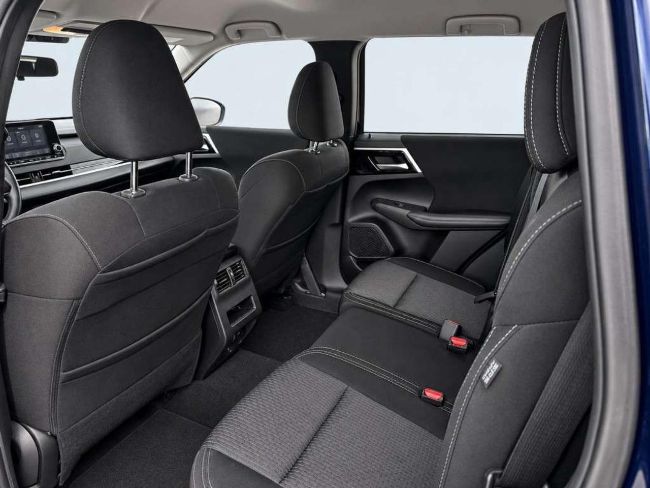 2024 Mitsubishi Outlander SE S-AWC   7-Passenger   Adaptive Cruise   Lane Keep Assist   Blind Spot Assist Photo