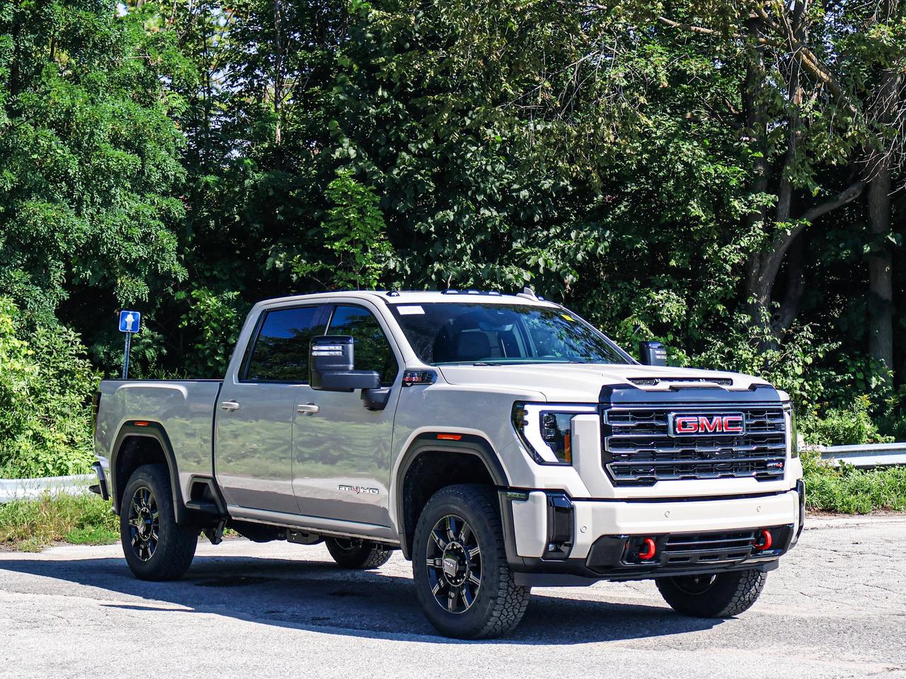 2026 GMC SIERRA 2500HD AT4 Photo2