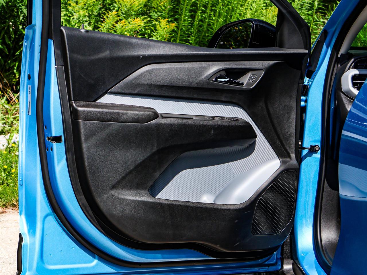 2027 Chevrolet Bolt RS Photo