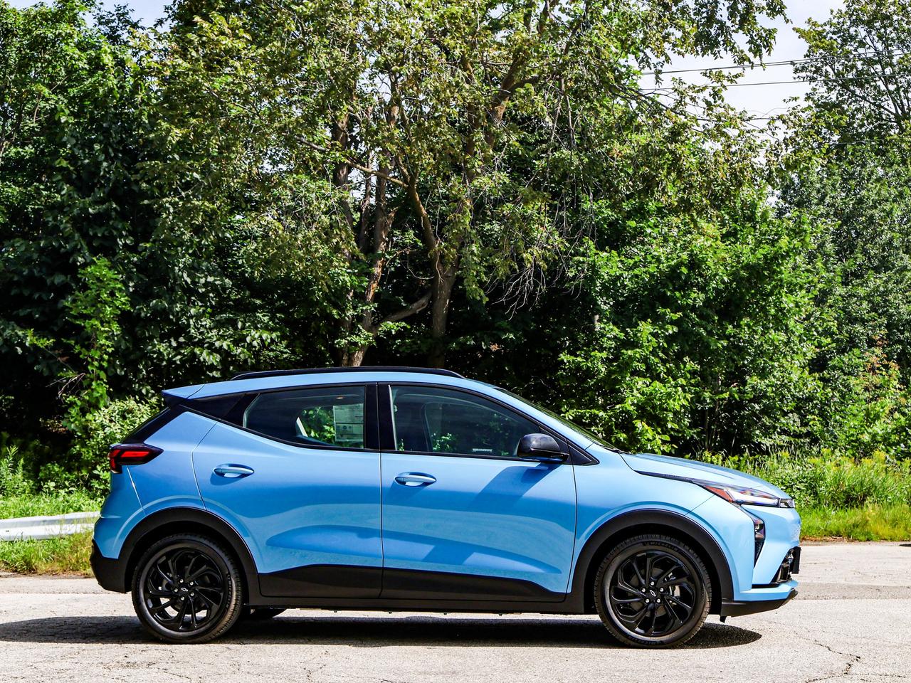 2027 Chevrolet Bolt RS Photo4