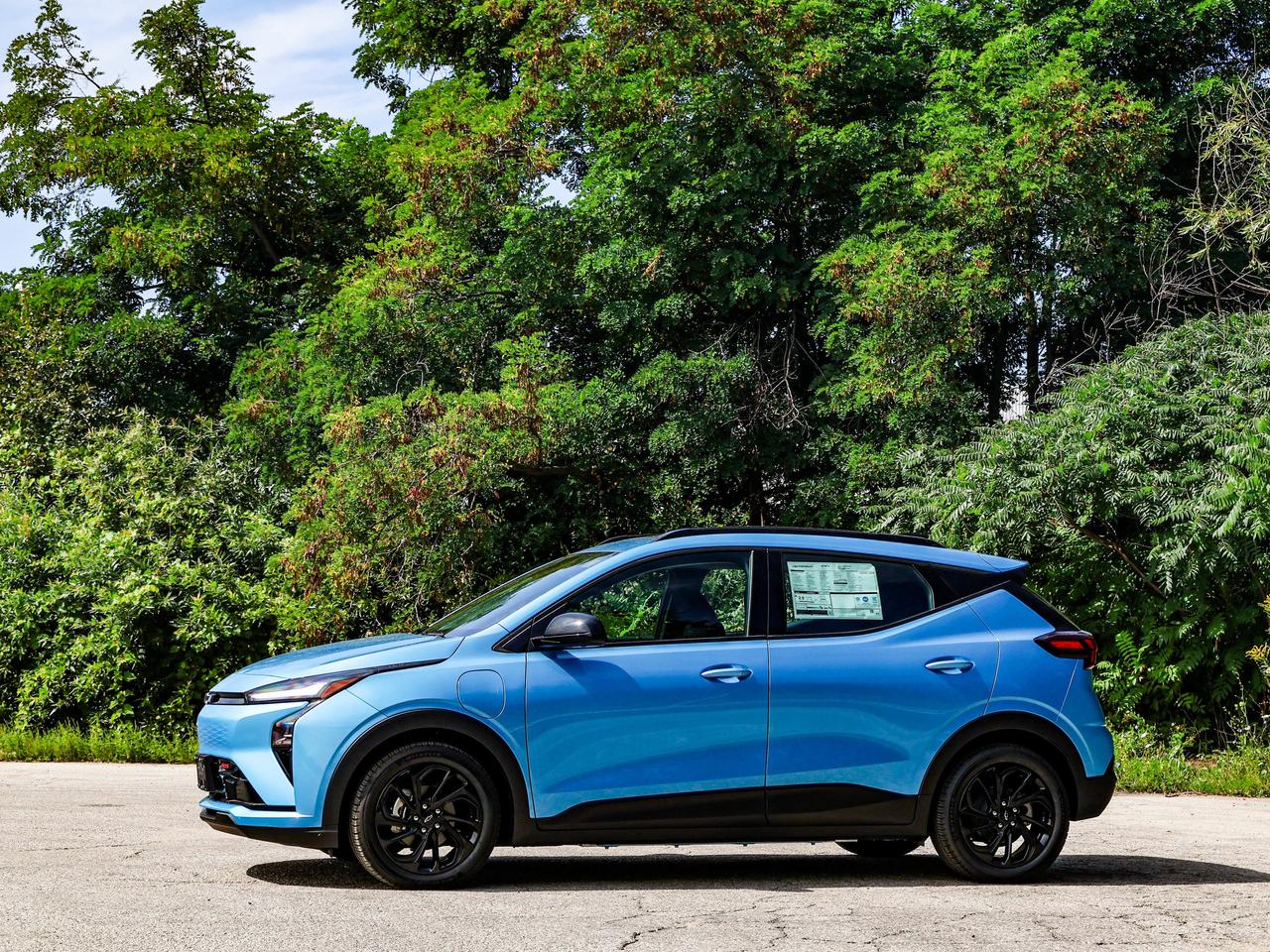 2027 Chevrolet Bolt RS Photo