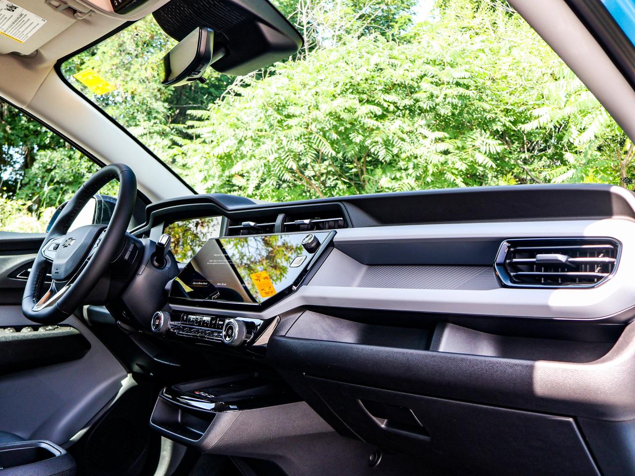 2027 Chevrolet Bolt RS Photo