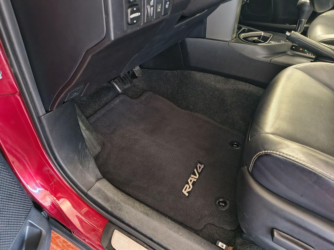 2018 Toyota RAV4 LIMITED  Photo0