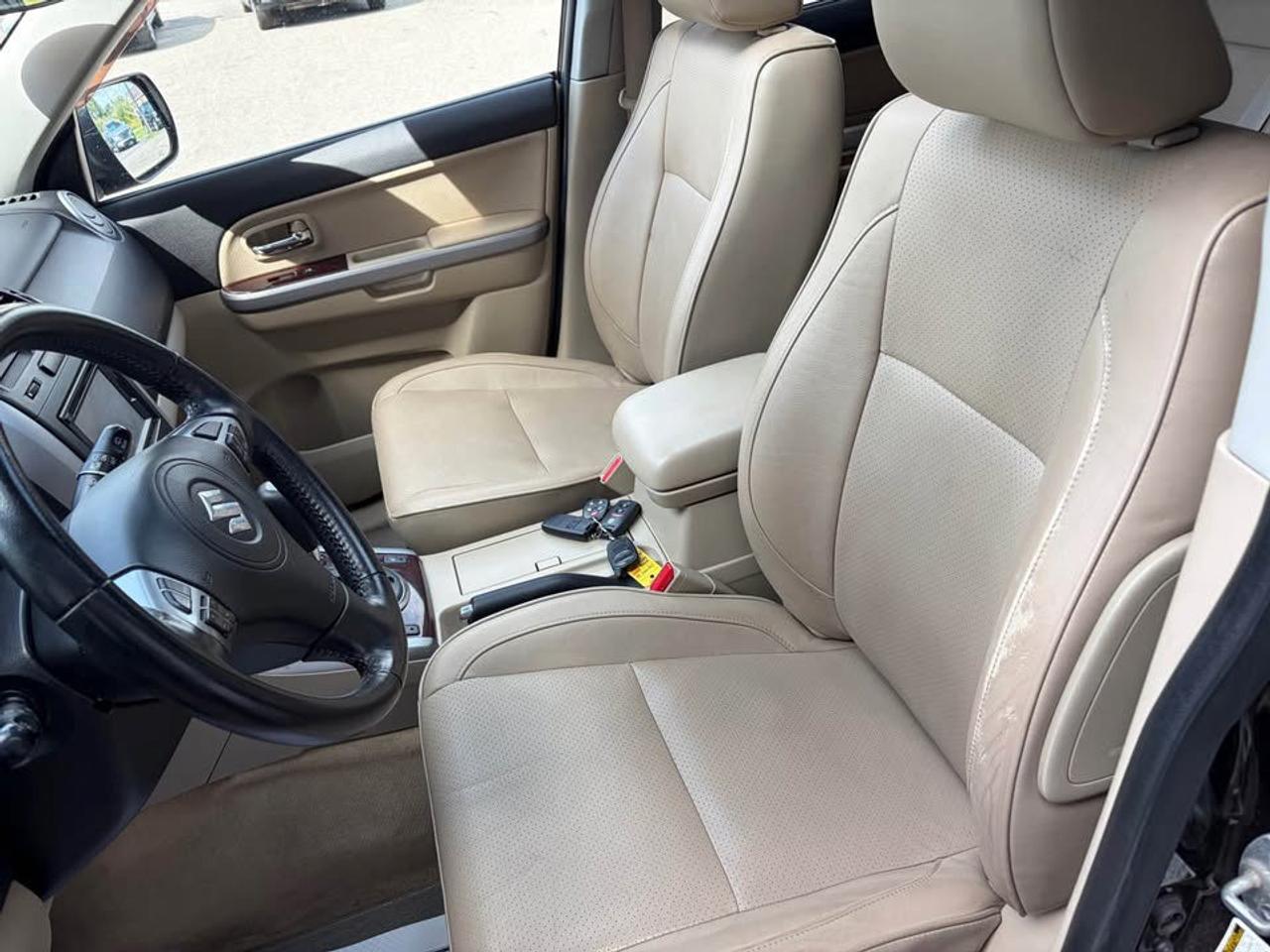2013 Suzuki Grand Vitara Limited 4WD Photo