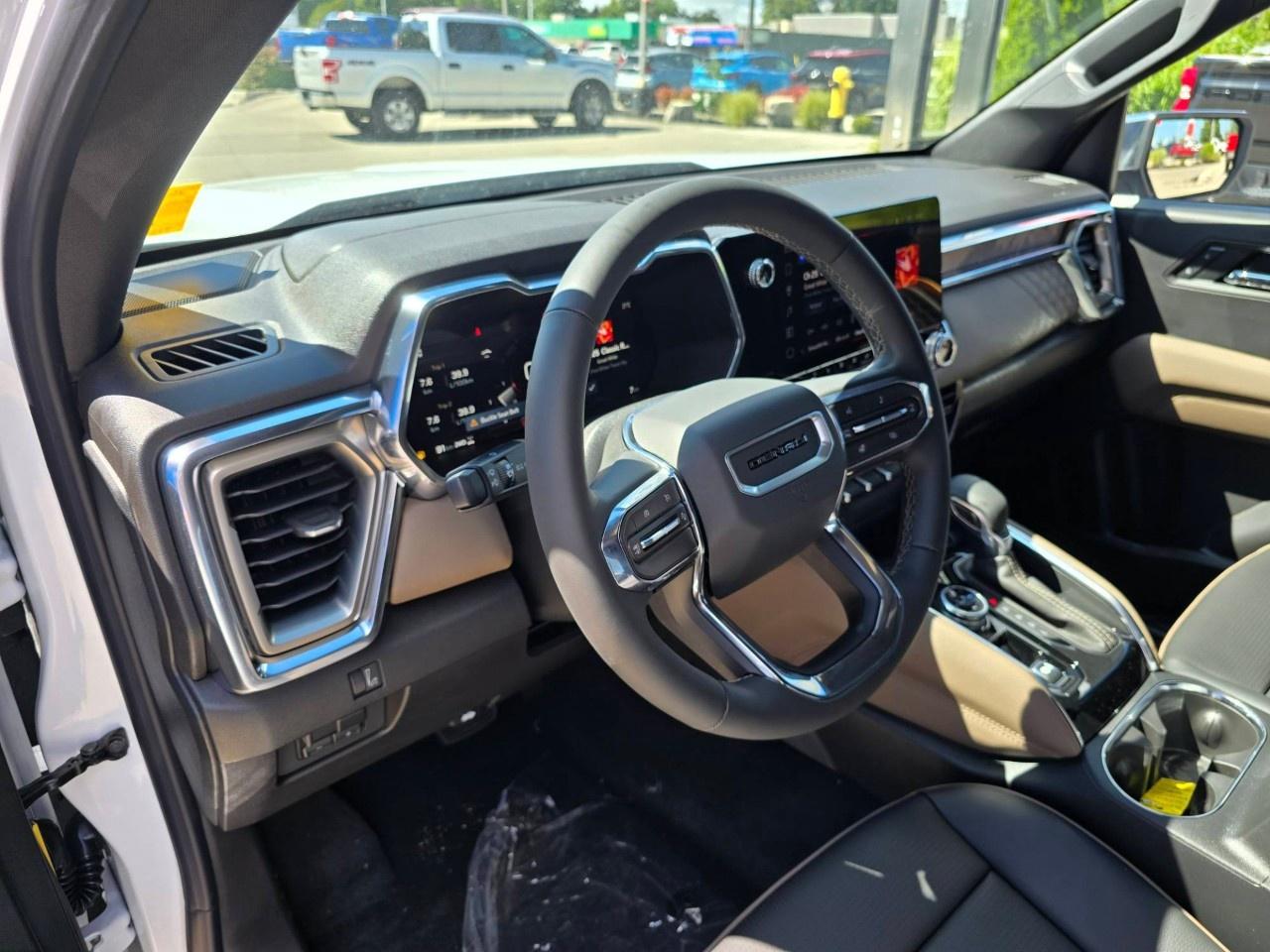 2026 GMC Canyon Crew Cab Short Box 4-Wheel Drive Denali Photo3