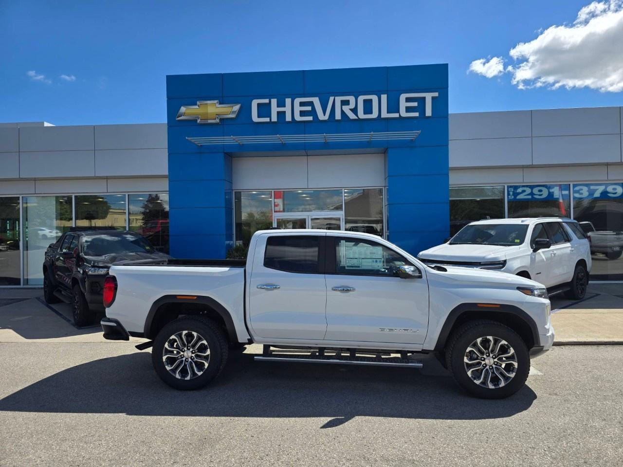 2026 GMC Canyon Crew Cab Short Box 4-Wheel Drive Denali Photo5