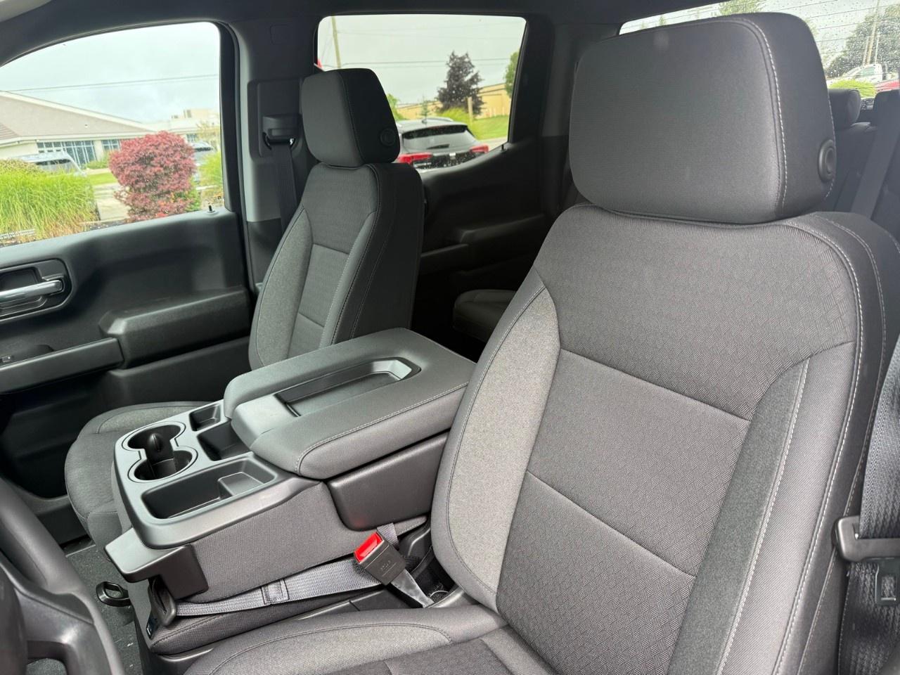 2026 Chevrolet Silverado 1500 Crew Cab Short Box 4-Wheel Drive Custom Trail Boss Photo4
