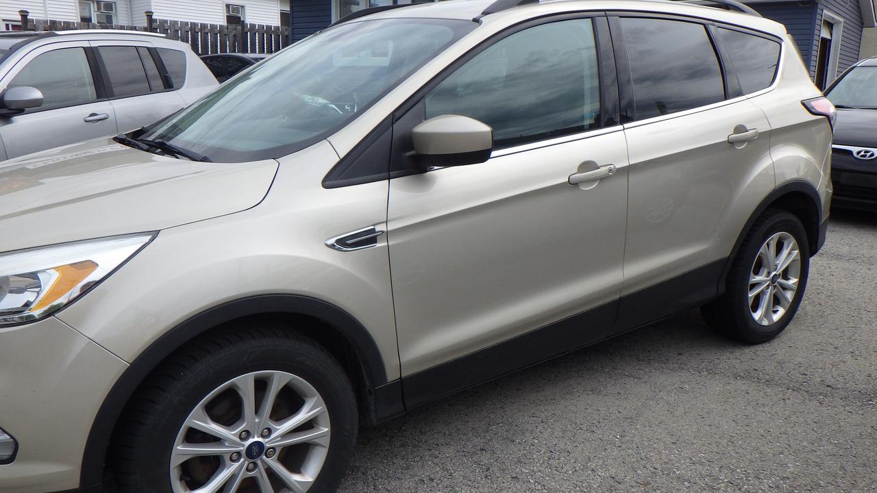 2018 Ford Escape SE Photo2