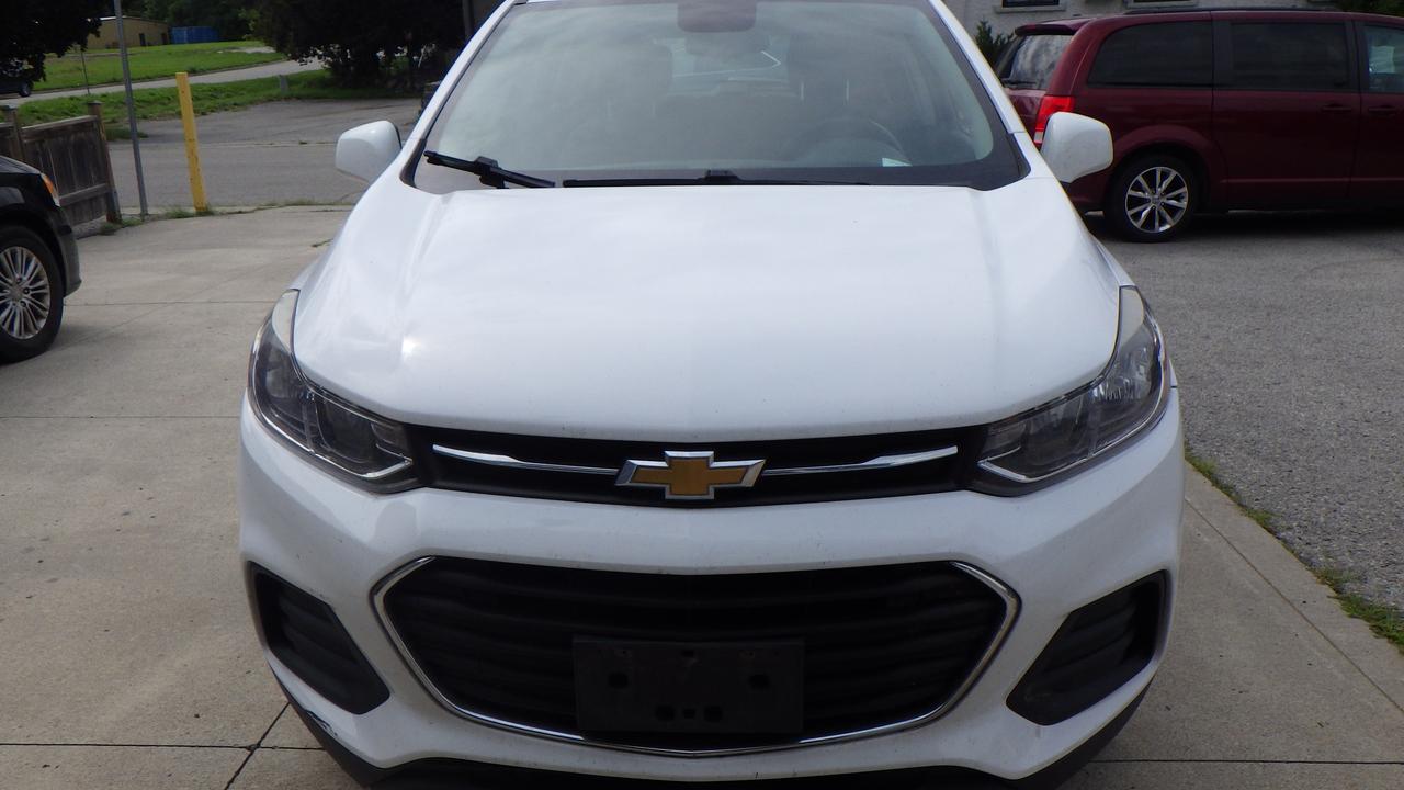 2019 Chevrolet Trax LS Photo1