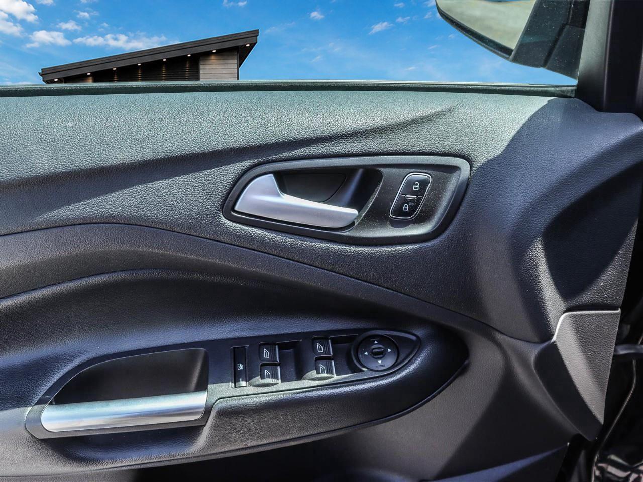 2017 Ford Escape SE 4dr 4x4 Photo