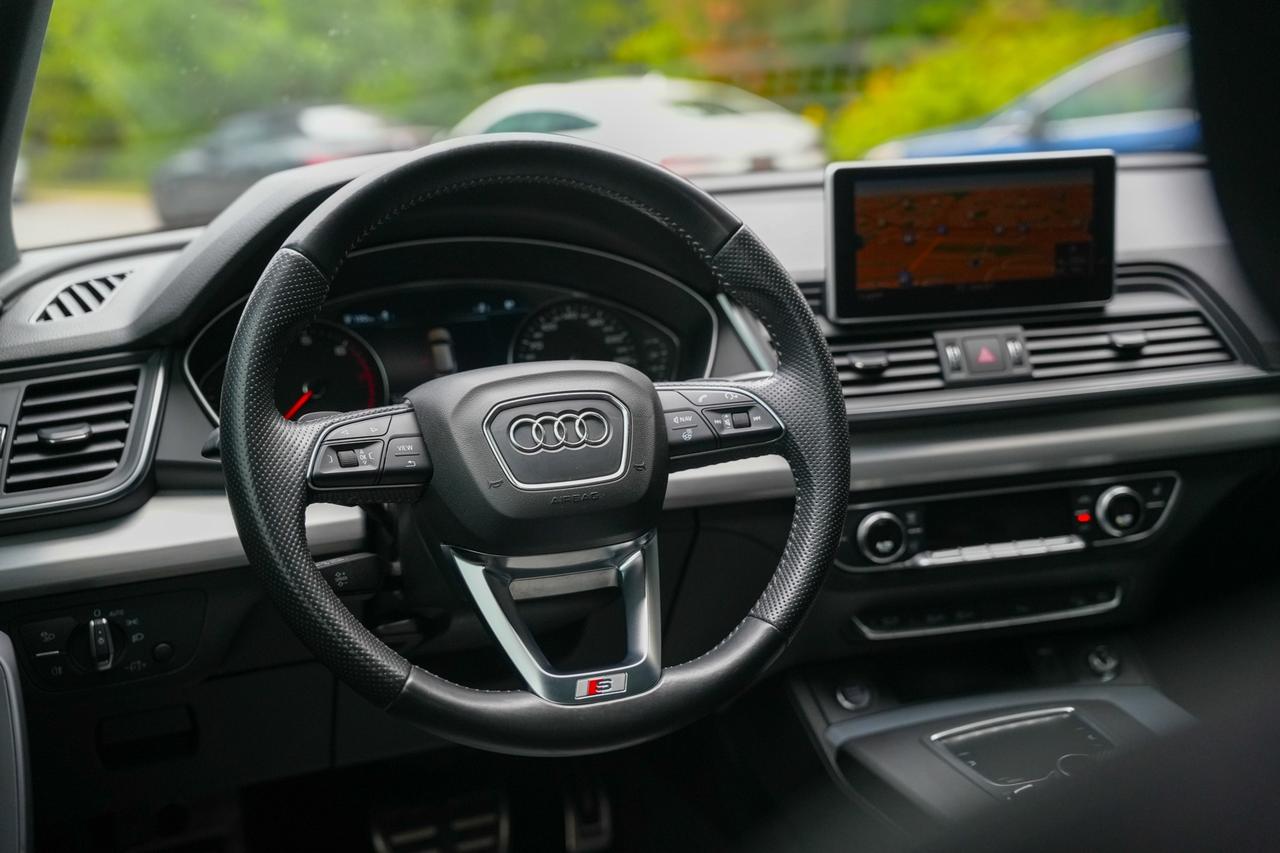 2018 Audi Q5 S-Line 2.0T Progressiv Quattro Photo