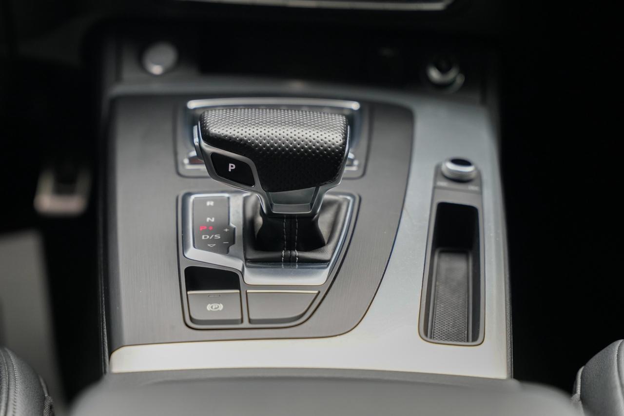 2018 Audi Q5 S-Line 2.0T Progressiv Quattro Photo