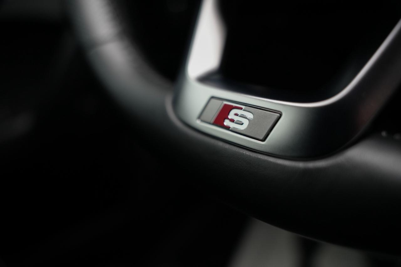2018 Audi Q5 S-Line 2.0T Progressiv Quattro Photo