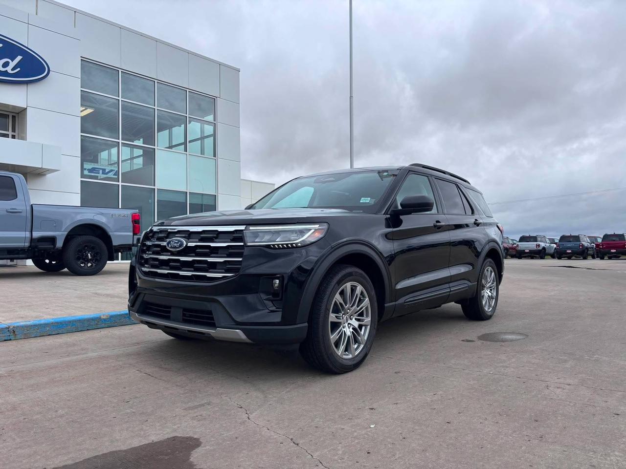 2026 Ford Explorer Active w/200A Pkg 4WD Photo0