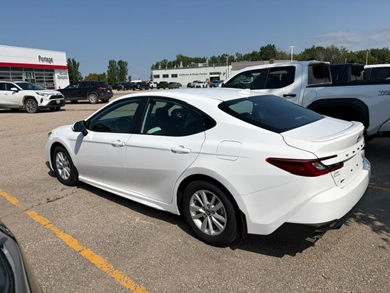 2026 Toyota Camry SE Photo1