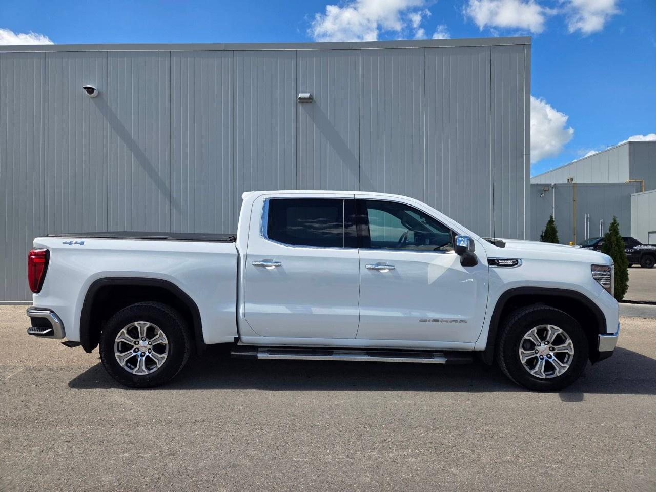 2025 GMC Sierra 1500 Crew Cab Short Box 4-Wheel Drive SLT Photo4