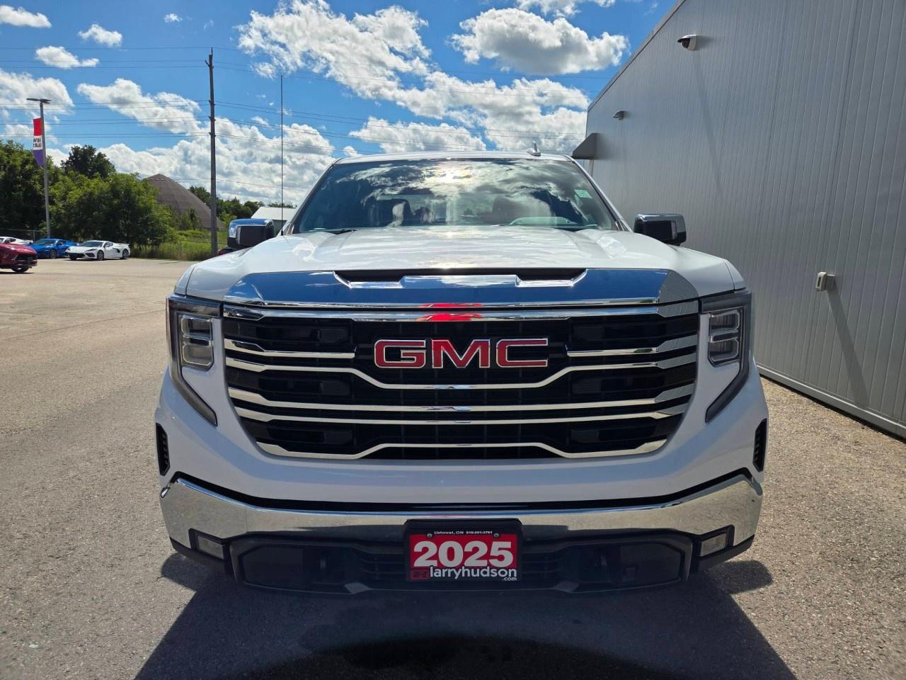 2025 GMC Sierra 1500 Crew Cab Short Box 4-Wheel Drive SLT Photo