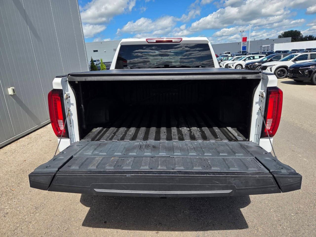 2025 GMC Sierra 1500 Crew Cab Short Box 4-Wheel Drive SLT Photo
