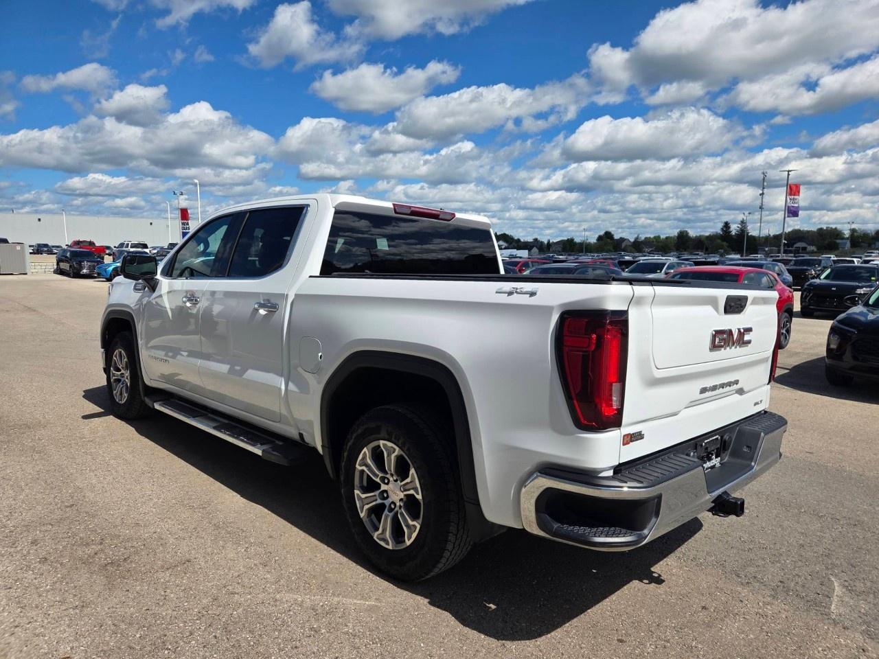 2025 GMC Sierra 1500 Crew Cab Short Box 4-Wheel Drive SLT Photo