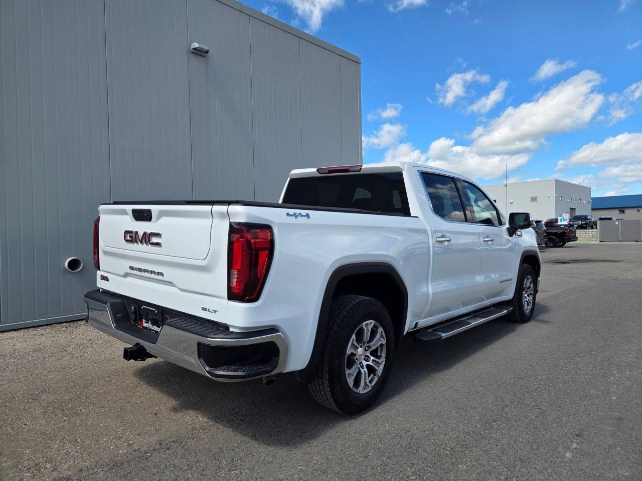 2025 GMC Sierra 1500 Crew Cab Short Box 4-Wheel Drive SLT Photo