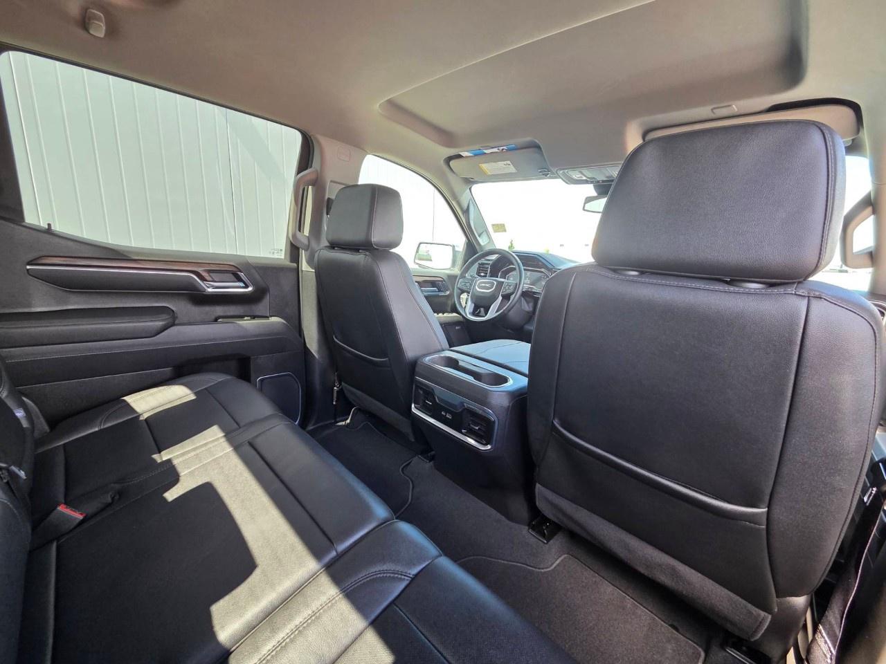 2025 GMC Sierra 1500 Crew Cab Short Box 4-Wheel Drive SLT Photo