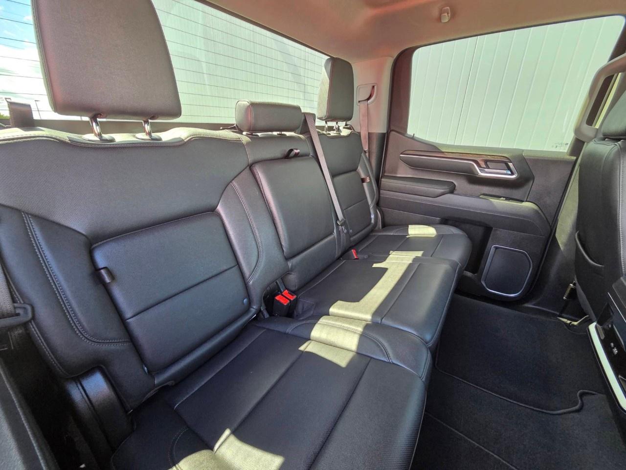 2025 GMC Sierra 1500 Crew Cab Short Box 4-Wheel Drive SLT Photo