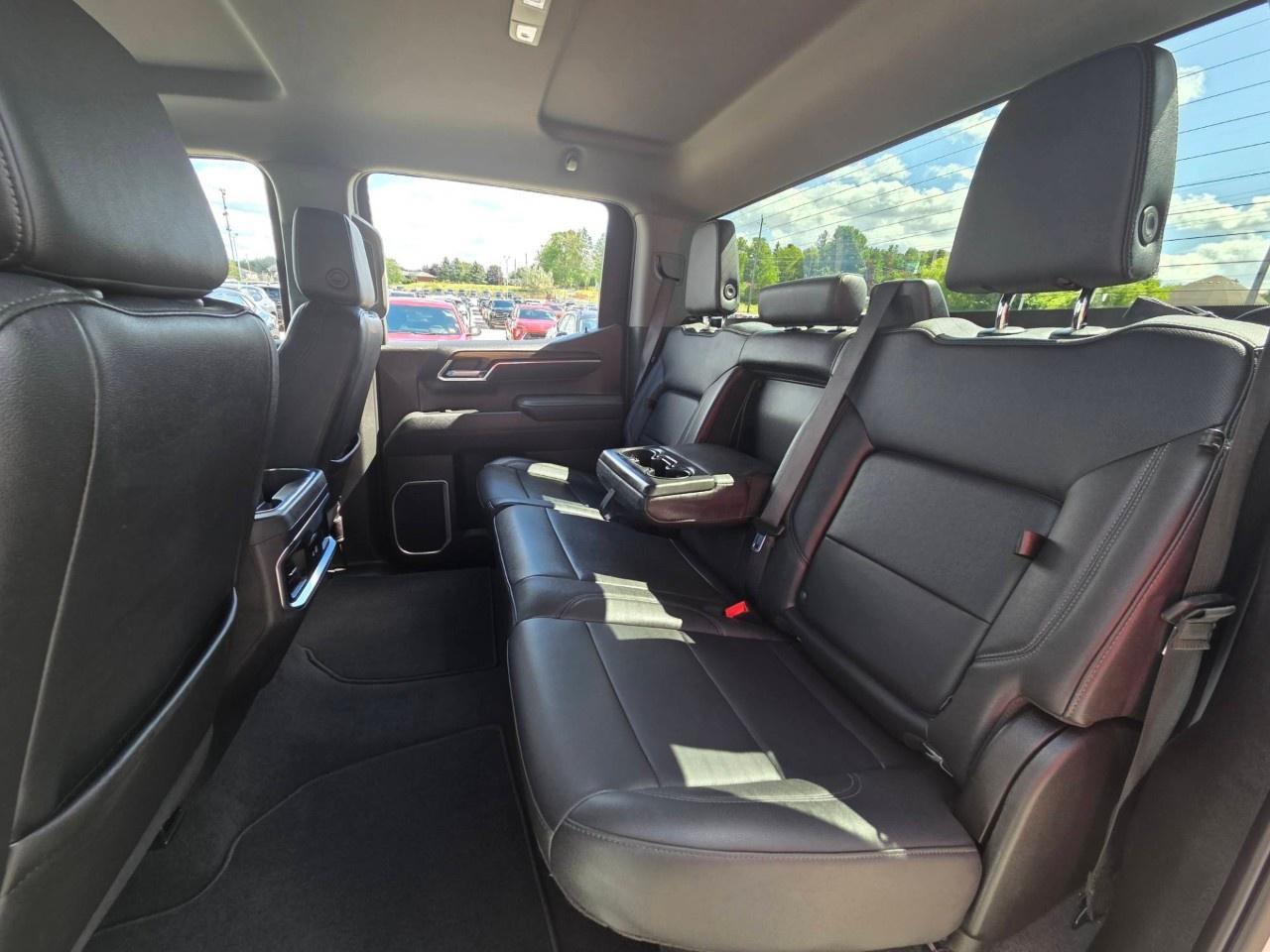 2025 GMC Sierra 1500 Crew Cab Short Box 4-Wheel Drive SLT Photo