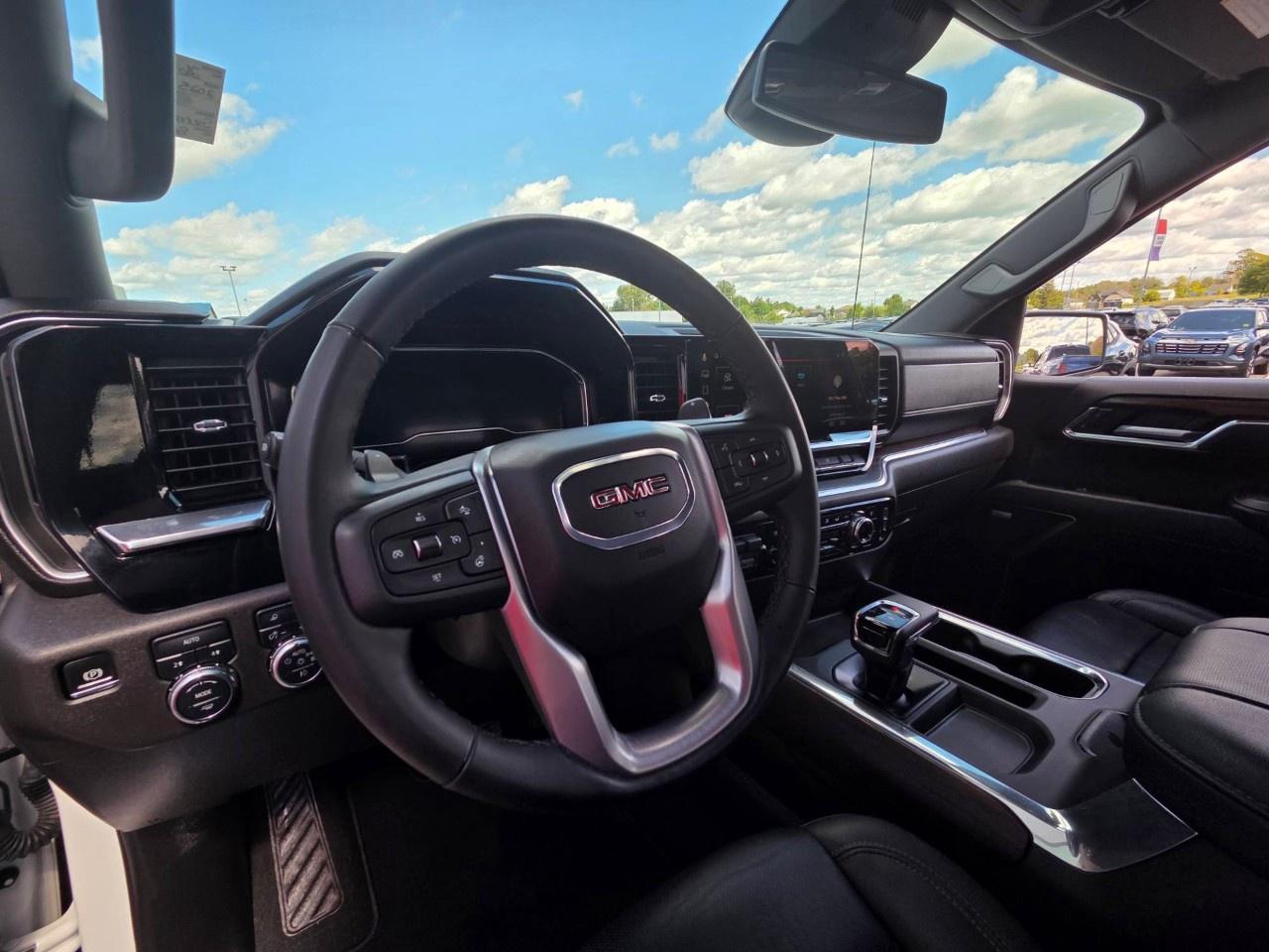 2025 GMC Sierra 1500 Crew Cab Short Box 4-Wheel Drive SLT Photo