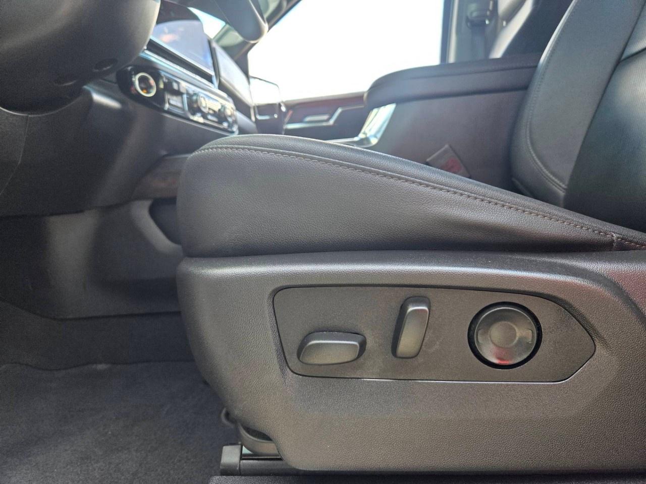 2025 GMC Sierra 1500 Crew Cab Short Box 4-Wheel Drive SLT Photo