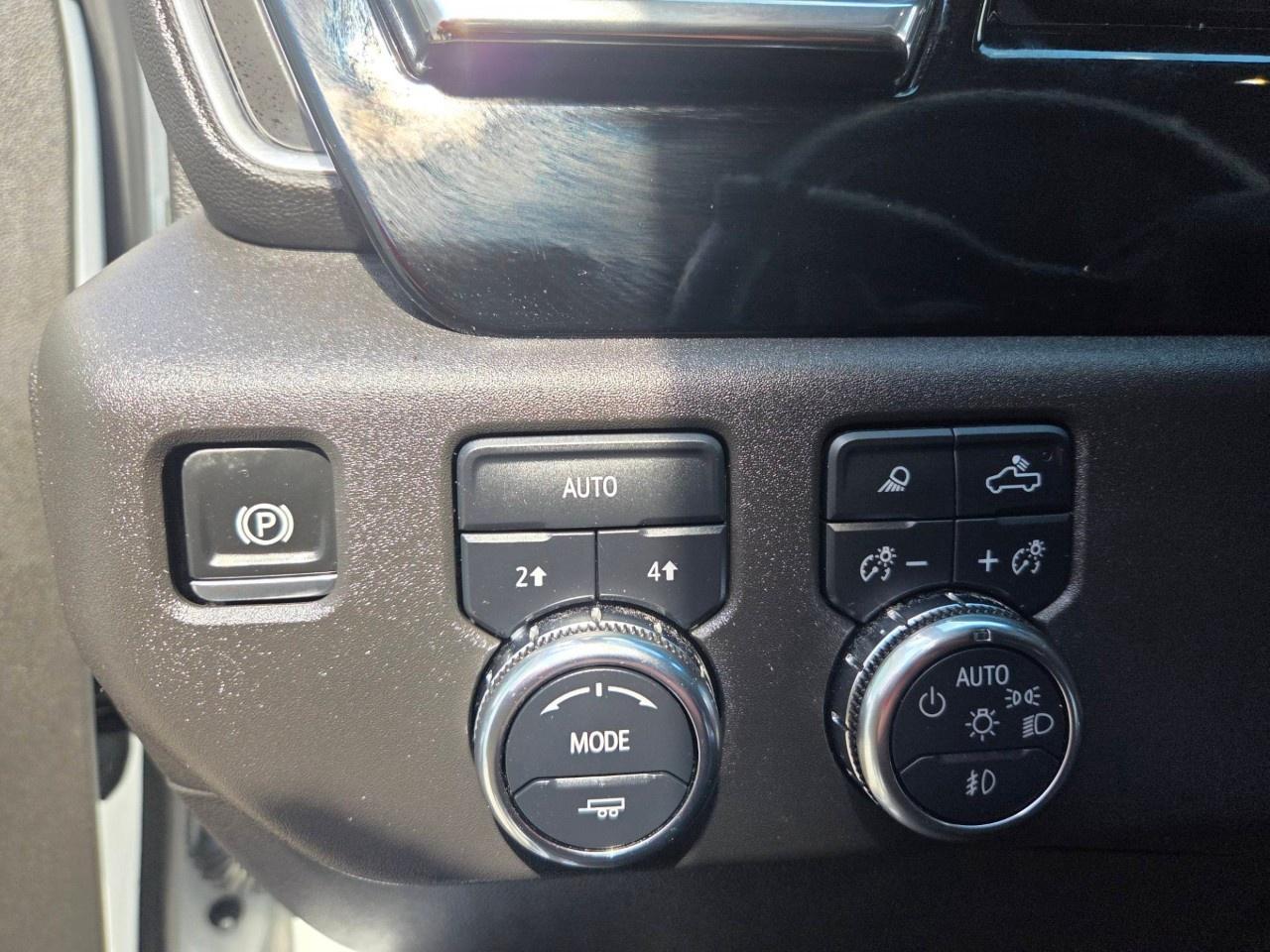 2025 GMC Sierra 1500 Crew Cab Short Box 4-Wheel Drive SLT Photo