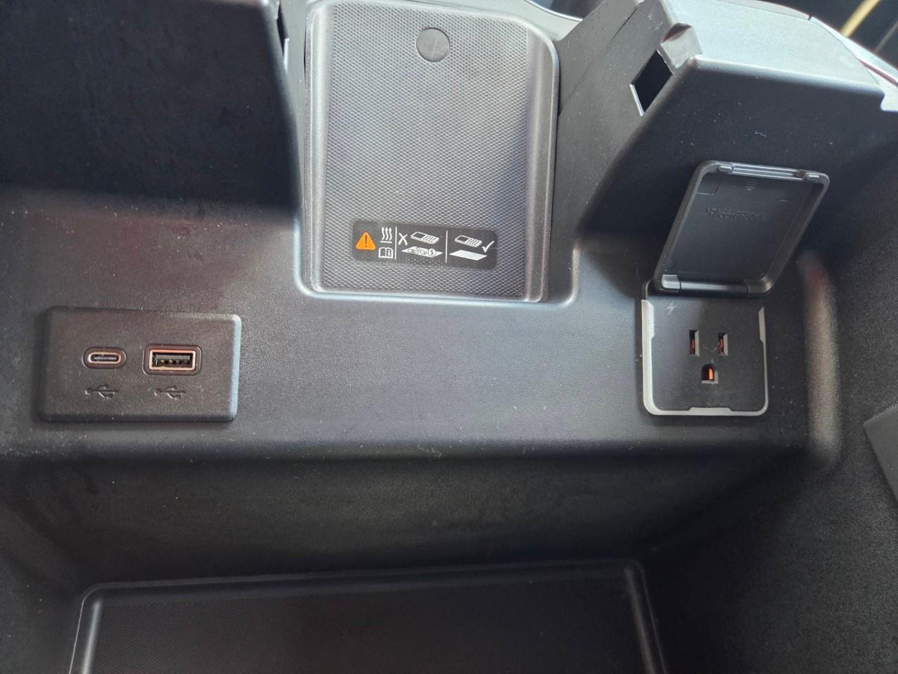 2025 GMC Sierra 1500 Crew Cab Short Box 4-Wheel Drive SLT Photo