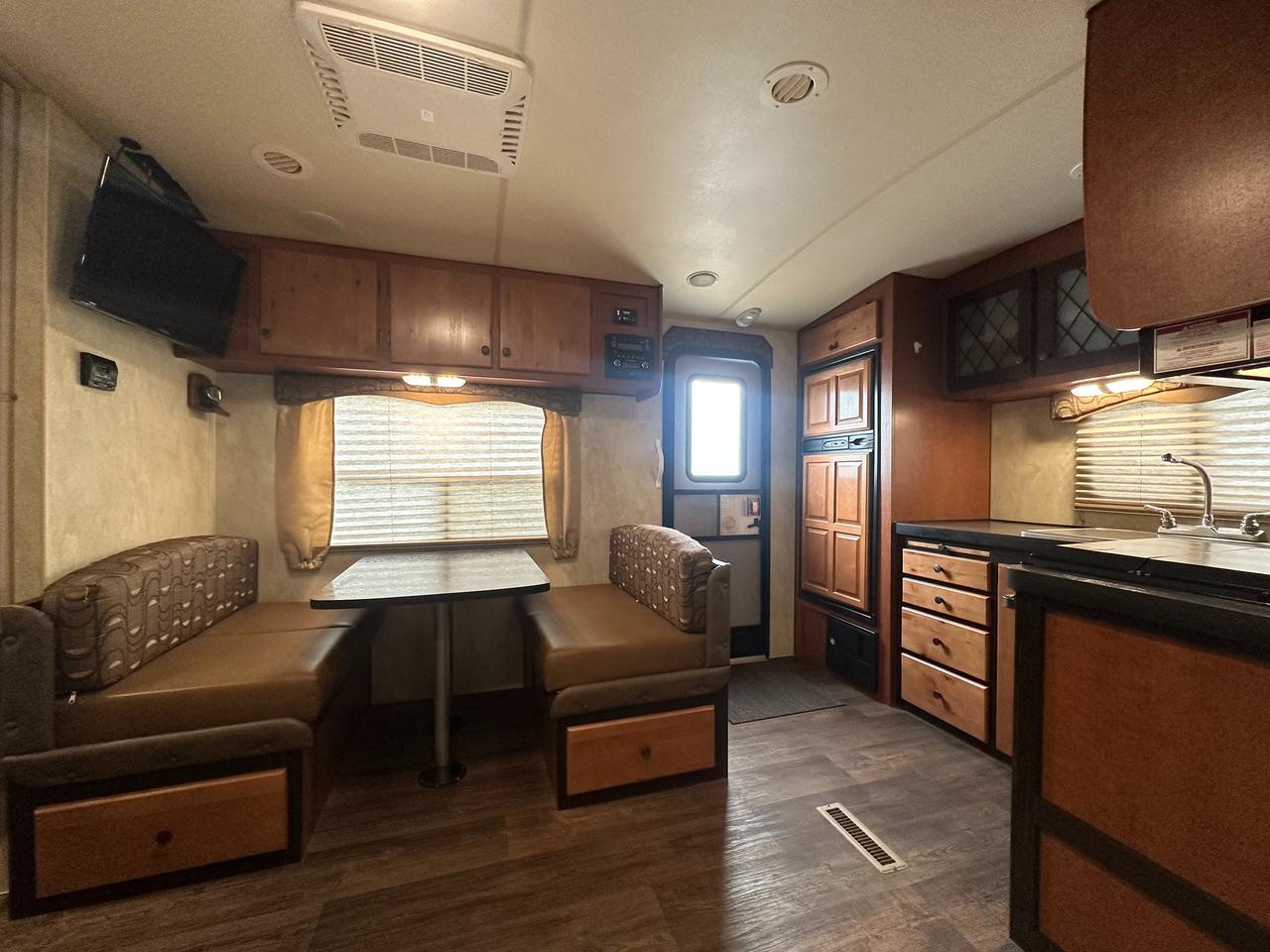 2016 Snow River 246RKS 