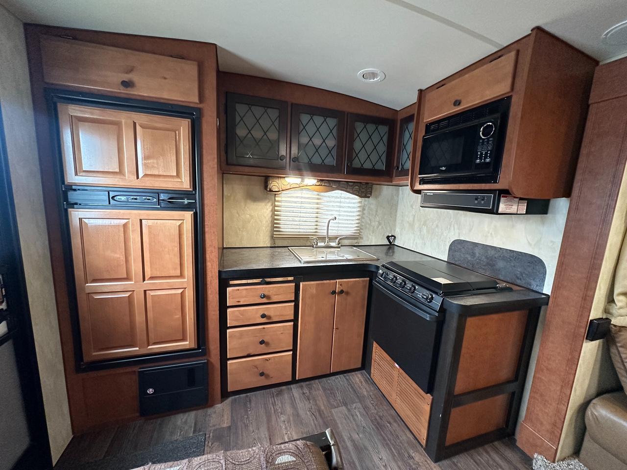 2016 Snow River 246RKS 