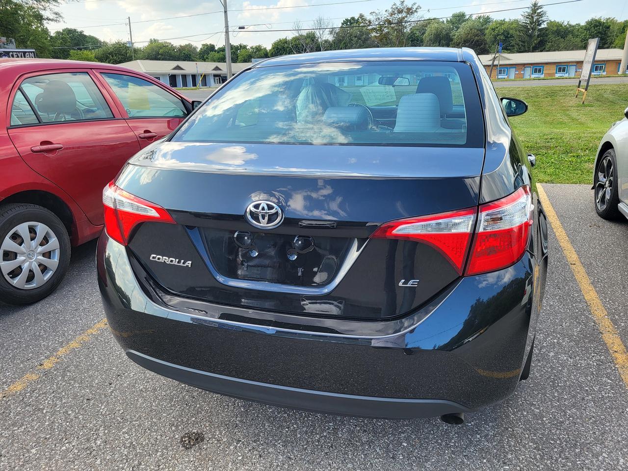 2015 Toyota Corolla LE Photo2