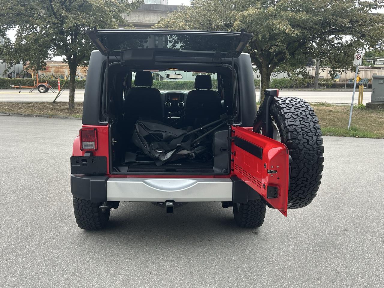 2014 Jeep Wrangler Sahara Photo