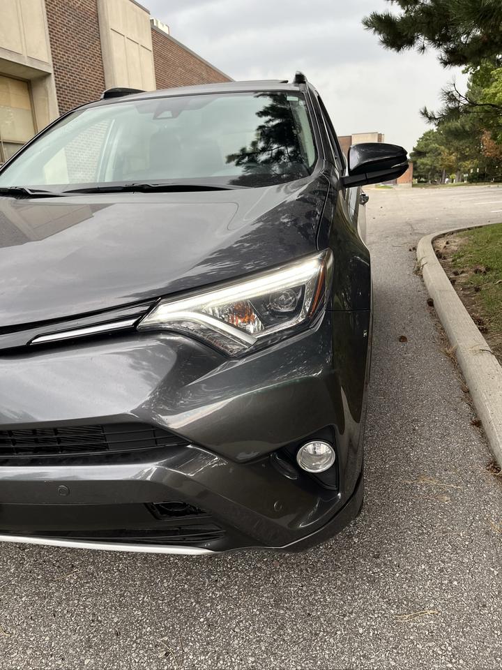 2017 Toyota RAV4  AWD PLATINUM-YES,....ONLY 37,368KMS.!!! 1 SENIOR OWNER Photo